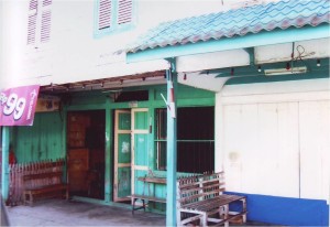 Gambar 2.2. Rumah Mamak Gamoek, tempat berkumpul Ahmadiyah Tapaktuan di masa awalin (foto diambil pada bulan Januari 2007)
